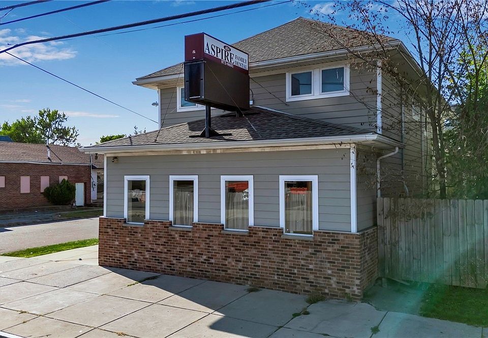 1st image of 484 Ontario St