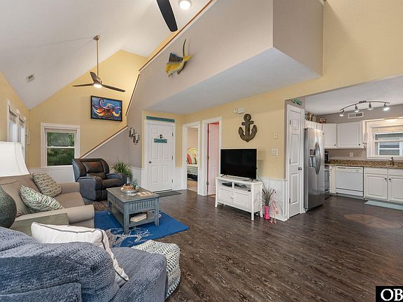3rd image of 204 Landing Ln