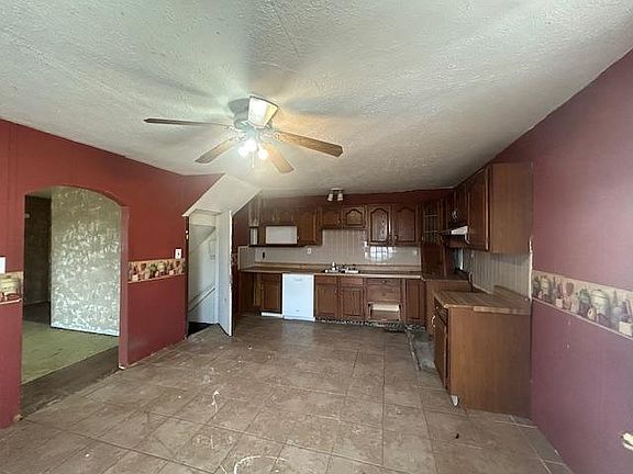 4th image of 620 Craig St