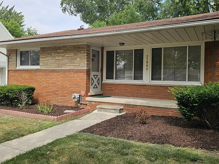 25880 Hayes Rd — Photo 2
