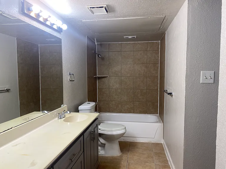 2425 Limestone Dr — Photo 14