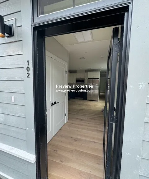 Everett St — Photo 2