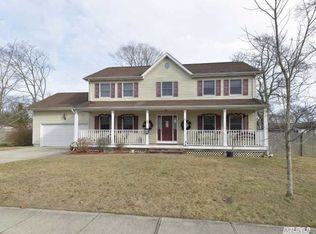 53 Winganhauppauge Rd, Islip, NY 11751