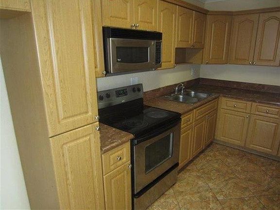 4th image of 1310 NE 212th Ter
