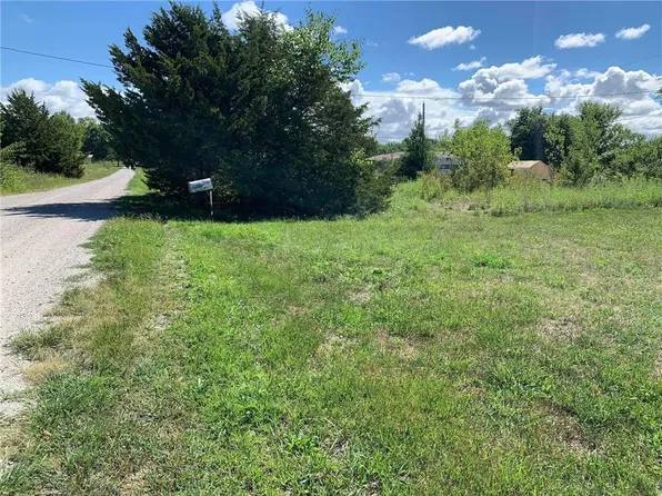 18 Quail Meadow Dr, Mound City, KS 66056
