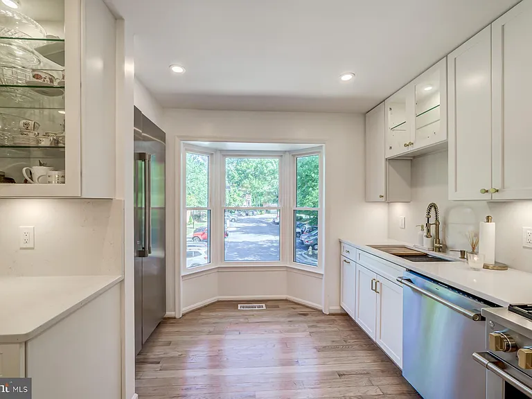 8 Carriage House Cir — Photo 39