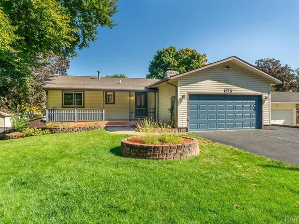 1175 Wilbur St, Pinckney, MI 48169