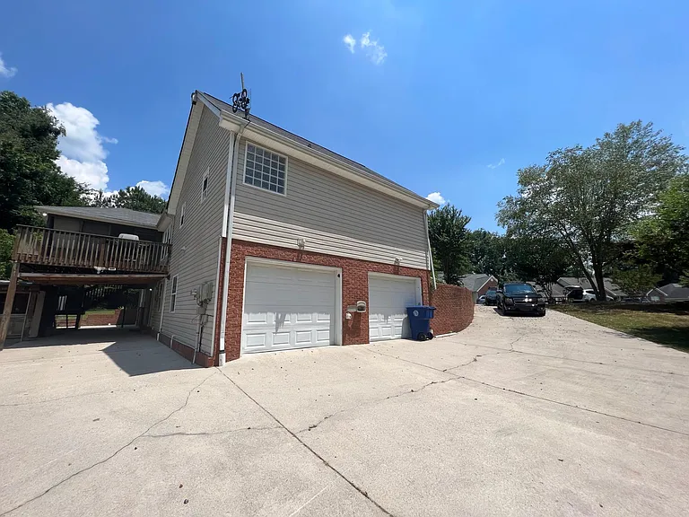 5793 Sunburst Ct — Photo 2