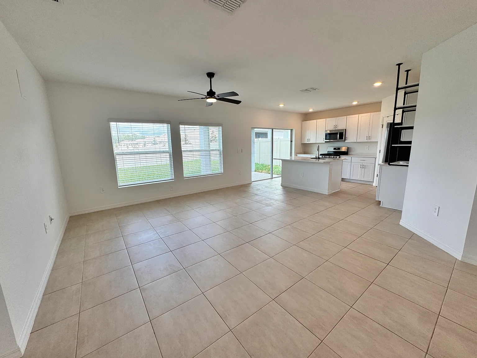 Unfurnished 3 Beds 2 Baths House In Leesburg — Photo 4