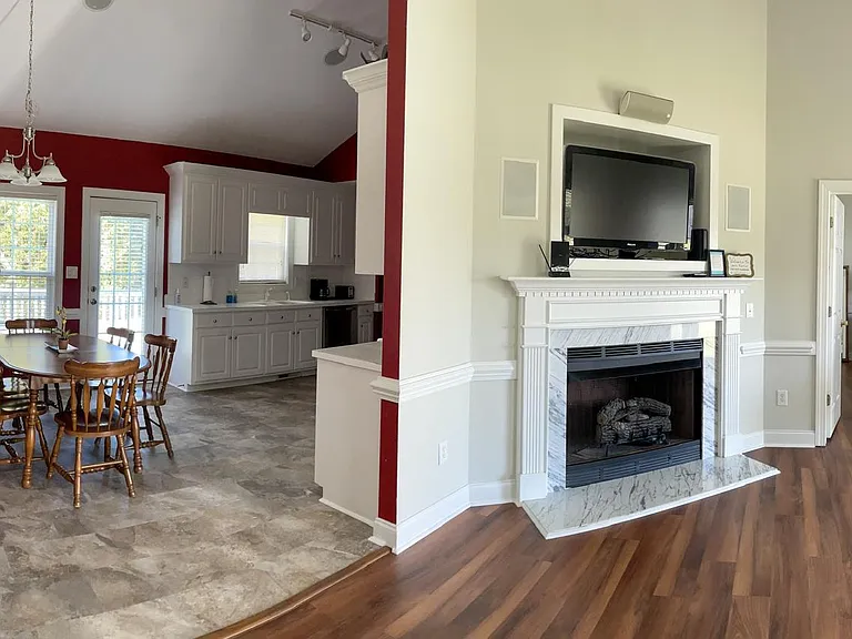 Living Room/Dining