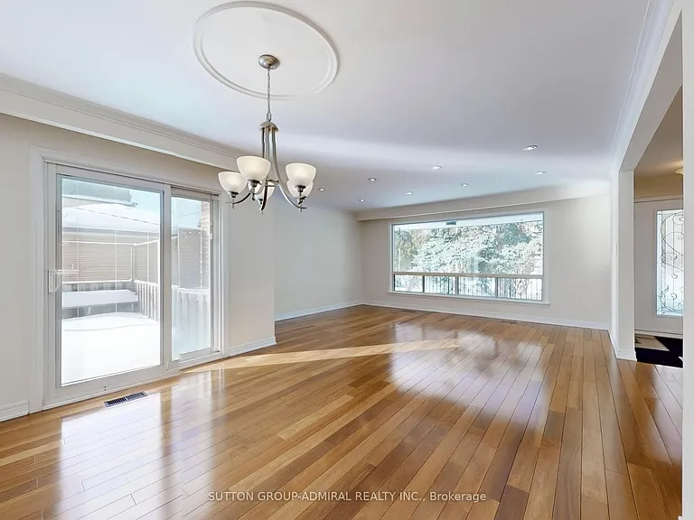 129 Crestwood Rd #UPPER — Photo 7