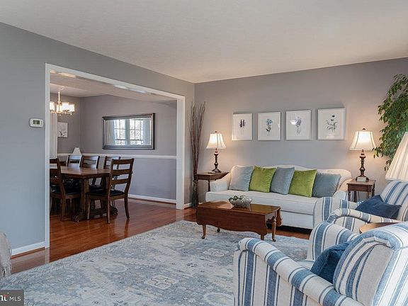 3rd image of 3426 Redbud Ln