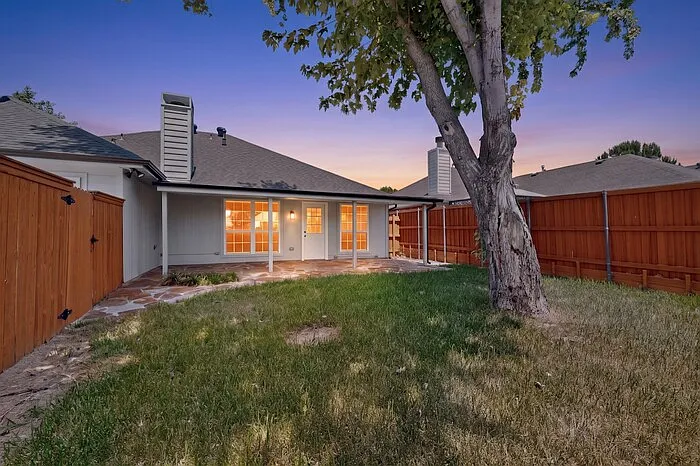 9881 Cambridge Dr — Photo 41