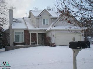 331 Pine Creek Ct, Waterford, MI 48327