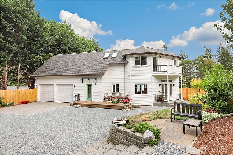5th image of 108 Livingston Bay Road