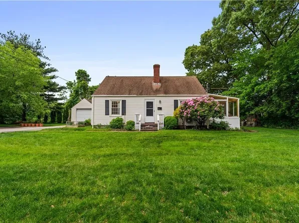 27 1/2 Doro Pl, Rumford, RI 02916