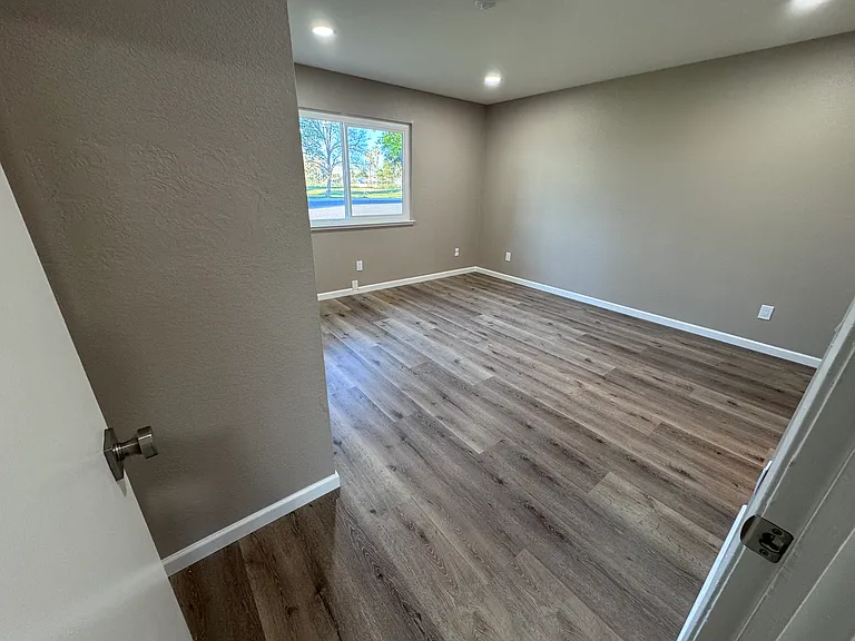 1565 Buttercup Ct — Photo 20