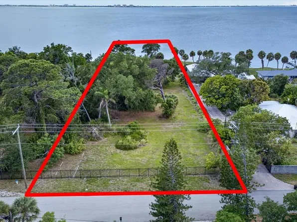 8258 Longbay Blvd, Sarasota, FL 34243
