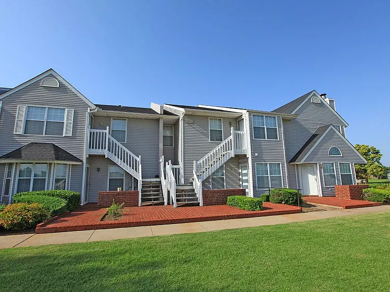 Cape Cod Apartments — Photo 7