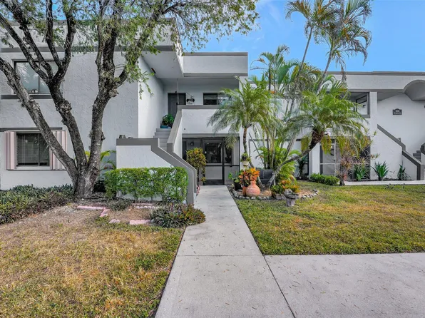 159 Lakeview Drive #101, Weston, FL 33326