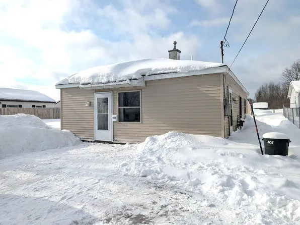 1908 Davitt St, Sault Sainte Marie, MI 49783