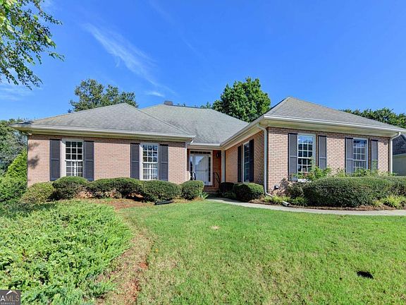 2nd image of 611 Iris Ln