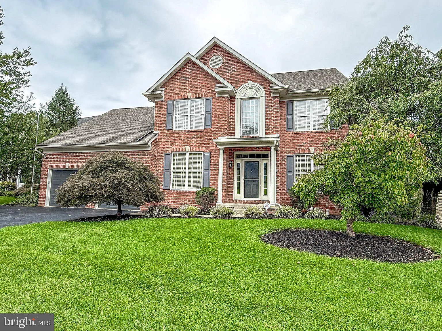5 bed, 3.5 bath, 3552 sqft, $4,000 — Photo 2