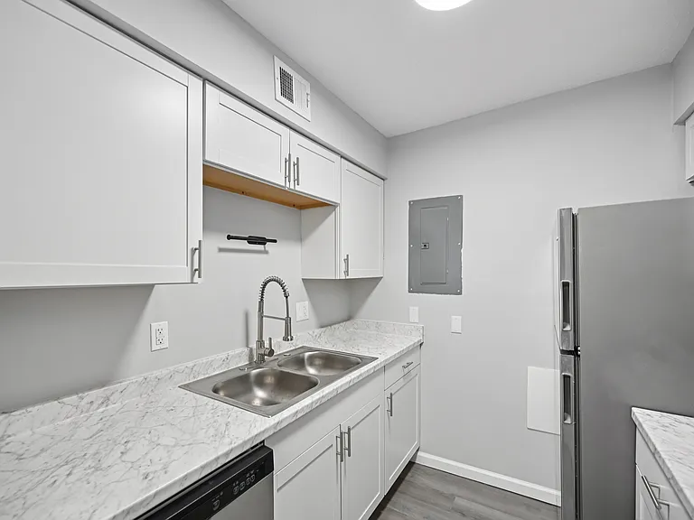 Virginia Creek Apartments — Photo 8