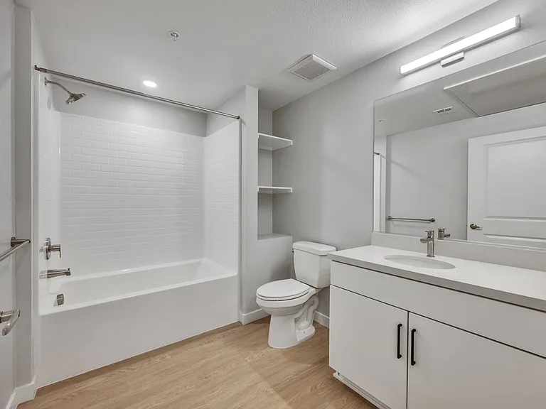 Downtown Ontario Luxury Apartments — Photo 9