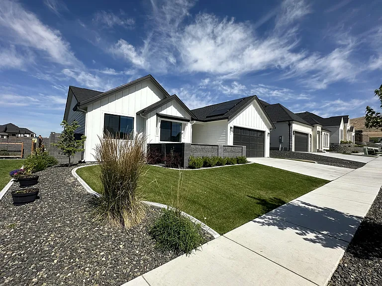 2285 Estate Ave — Photo 2