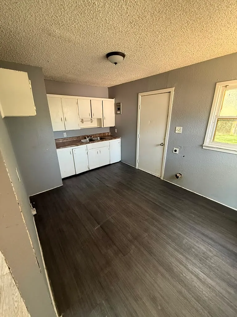 3 bed, 816 sqft, $695 — Photo 4