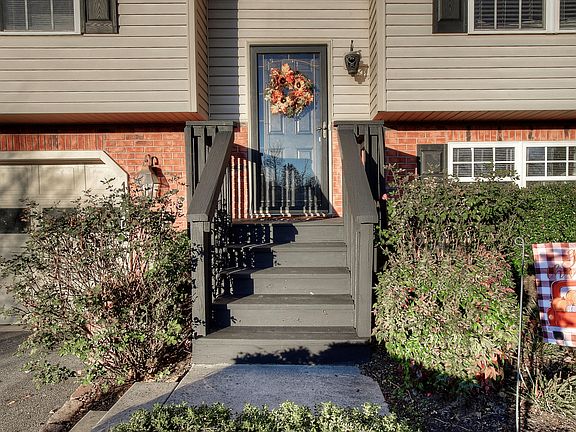 3rd image of 1349 Meadow Creek Ln