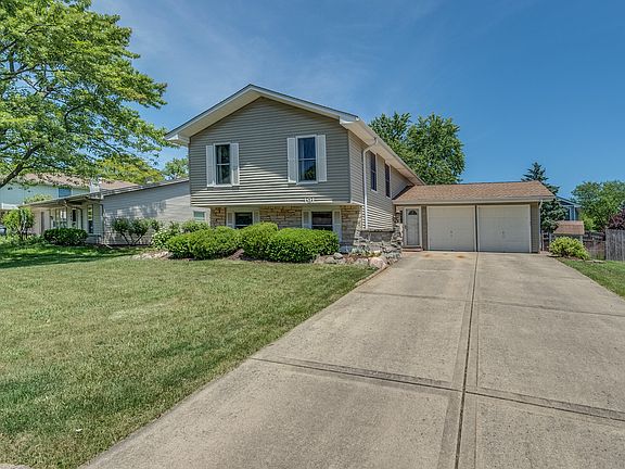 2nd image of 191 Manor Ln