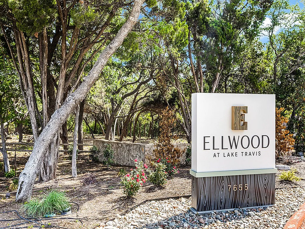 Elwood at Lake Travis — Photo 1