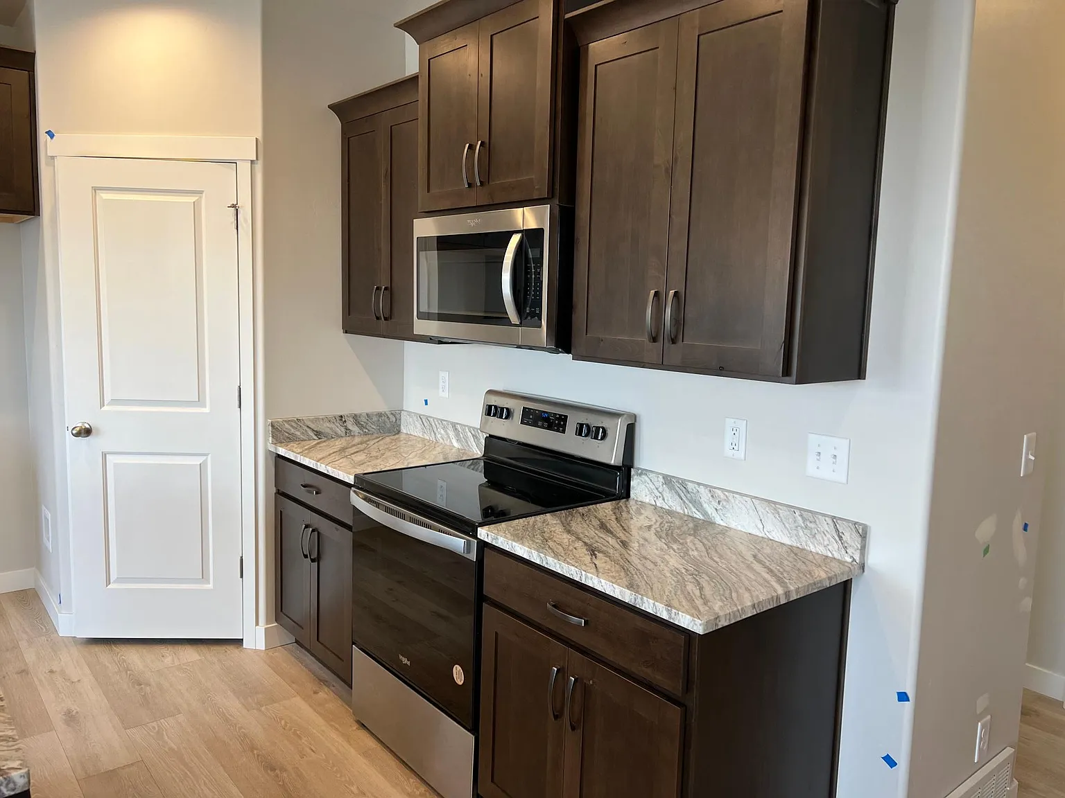 3 bed, 2.5 bath, 2400 sqft, $2,200 — Photo 4