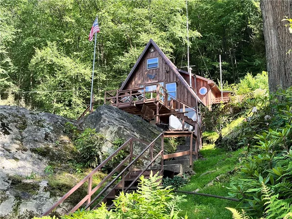 688 N Tunnel Rd, Kennerdell, PA 16374