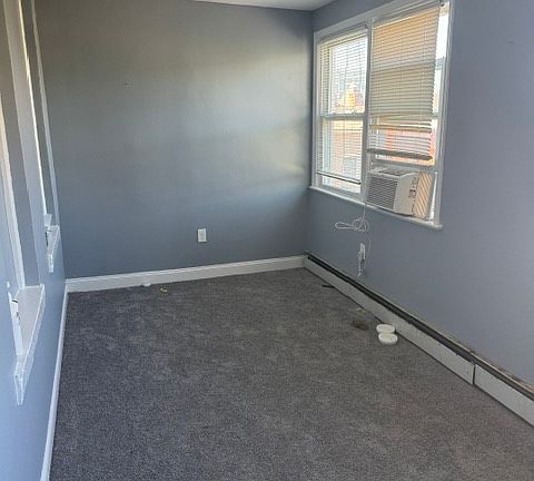 4th image of 1708 1st St NE