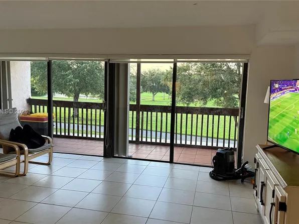 465 W Park Dr APT 11-3, Miami, FL 33172