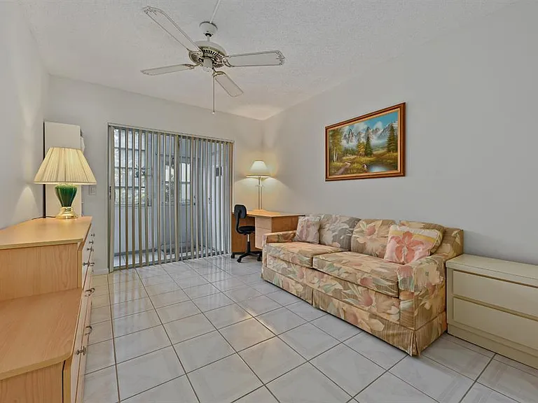 37 Cambridge Rd E #B — Photo 8
