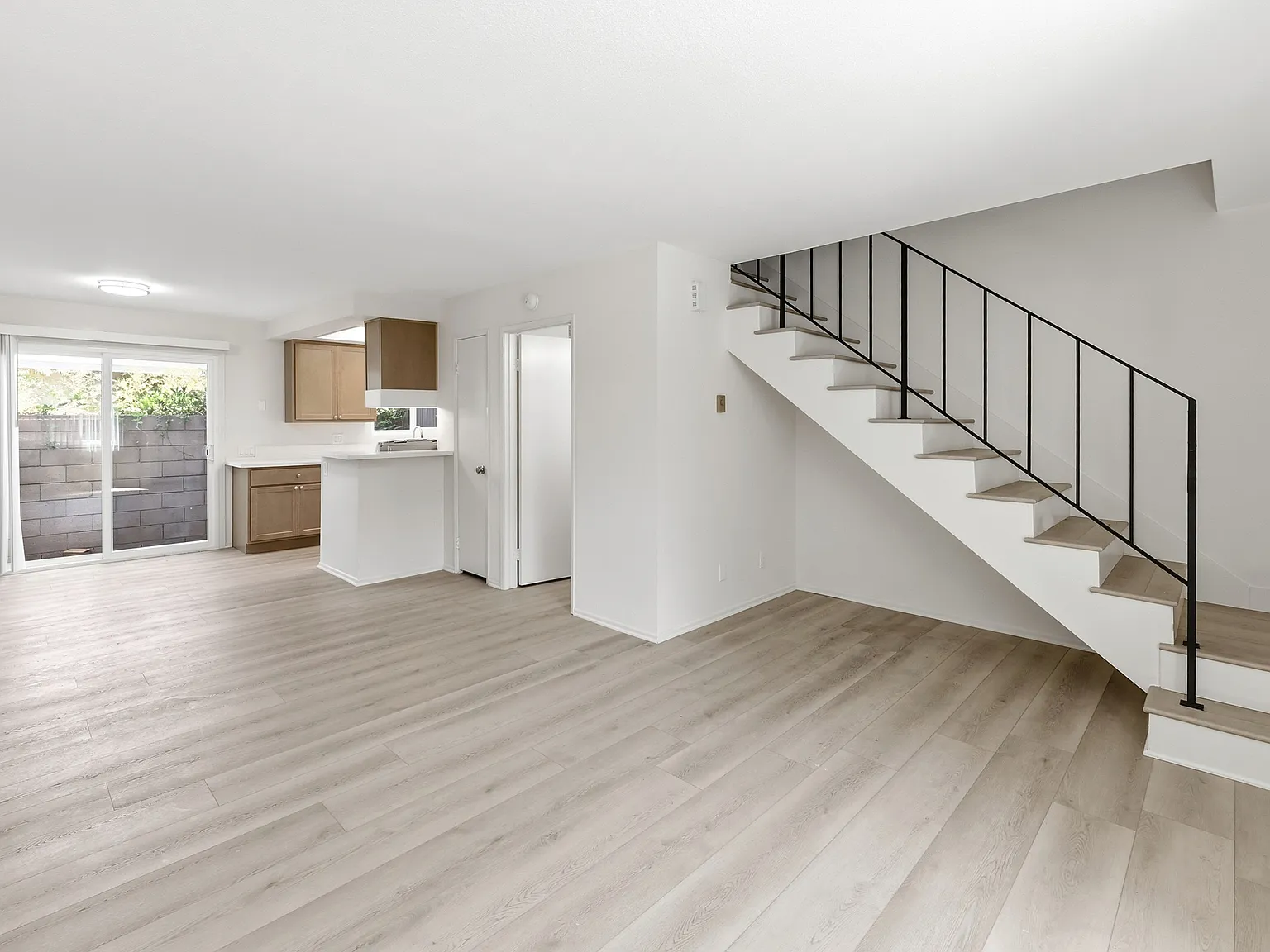 2 bed, 976 sqft, $2,750 — Photo 4