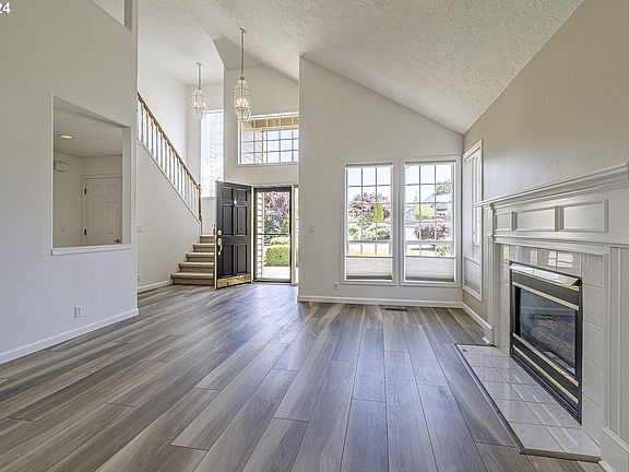 3rd image of 2627 NE Lindsey Dr