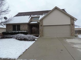 54641 Avondale Dr, New Baltimore, MI 48047