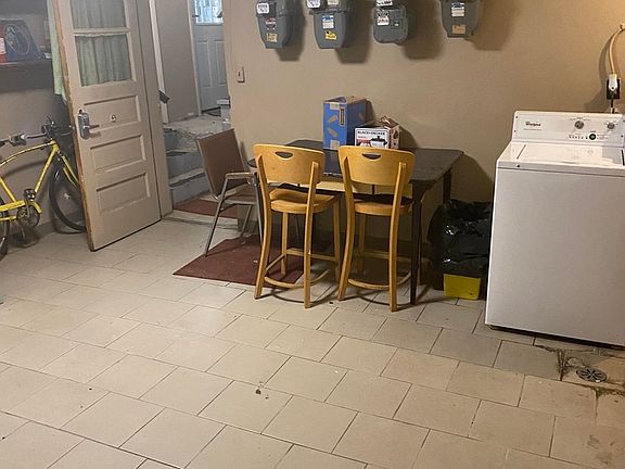 3rd image of 5544 N Campbell Ave #G