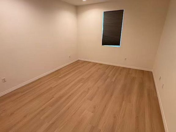 5th image of 281 N Mar Vista Ave Unit 11