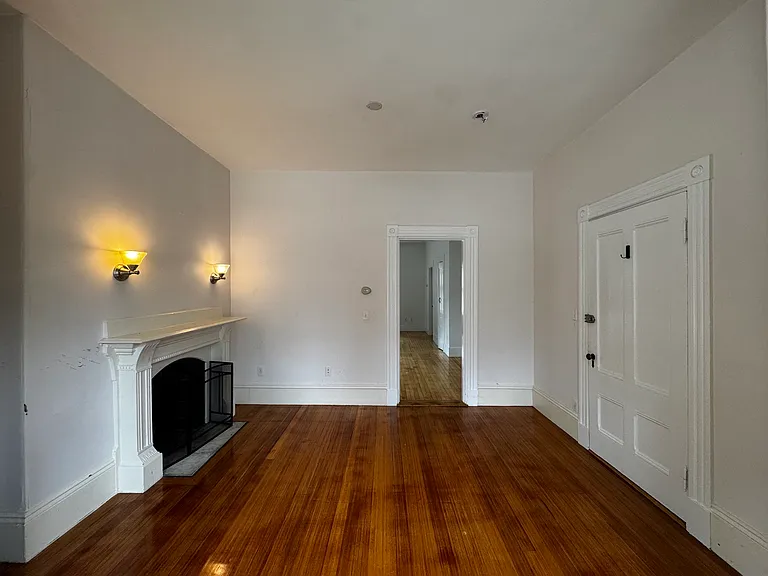 Laurel St — Photo 6