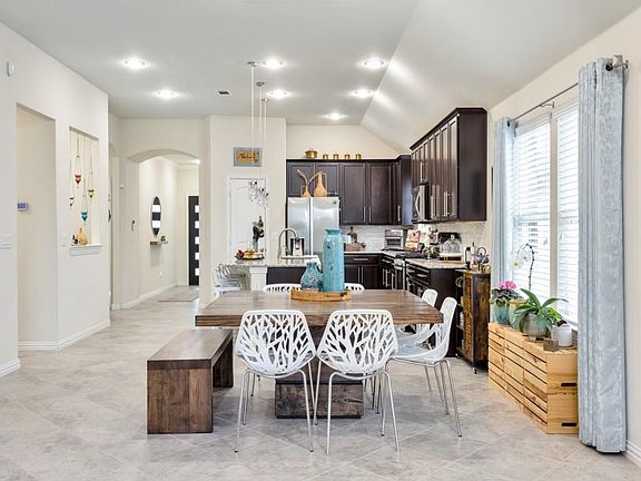 2nd image of 2301 Leeward Pl