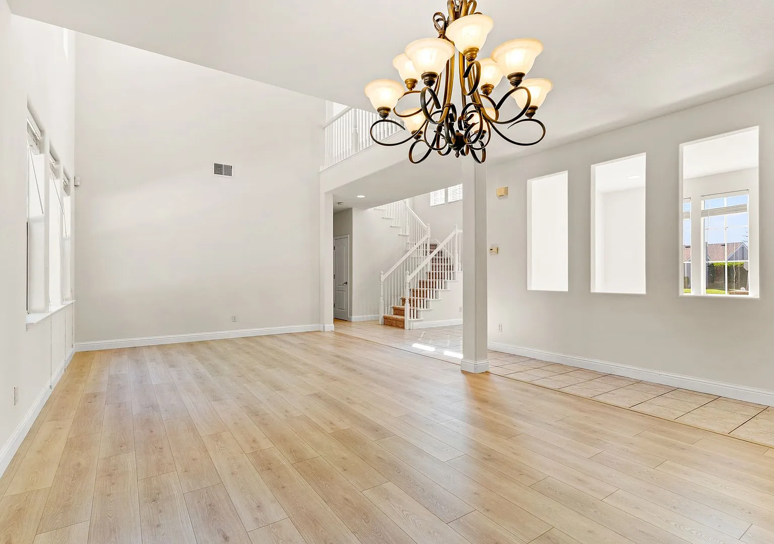 Luxurious 5BD San Ramon Executive Estate | Solar, Tesla Batteries & 3-Car Garage — Photo 4