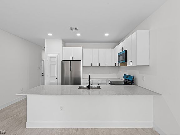 5th image of 2220-2222 Kenneth Ave S