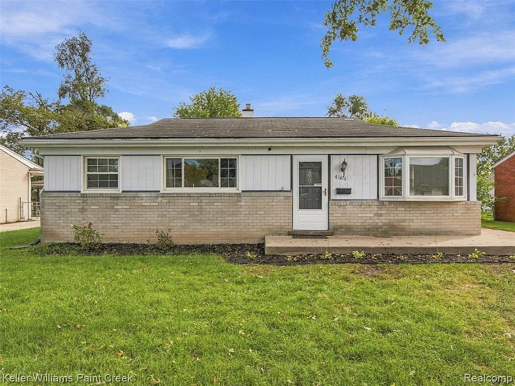 3 bed, 1.0 bath, 1227 sqft, $2,100 — Photo 1