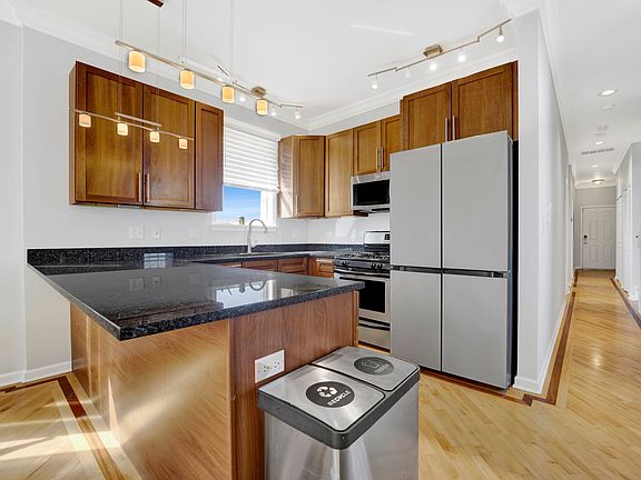4th image of 622 S Oakley Blvd APT 3
